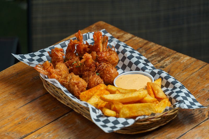 daves hot chicken lunch combo sandwich with drink